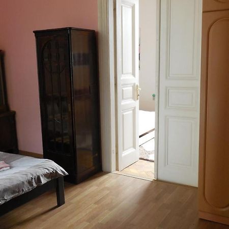 2 Room Apartment Near Opera House Lviv Ngoại thất bức ảnh