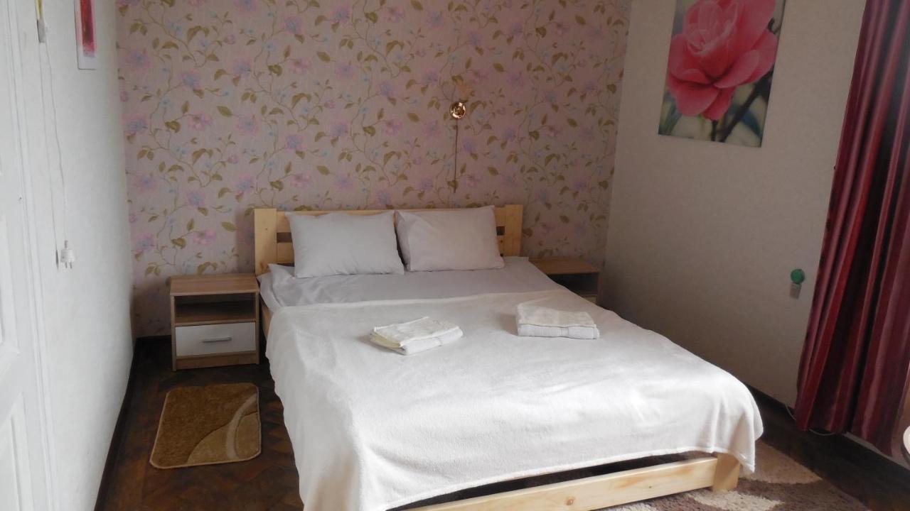 2 Room Apartment Near Opera House Lviv Ngoại thất bức ảnh