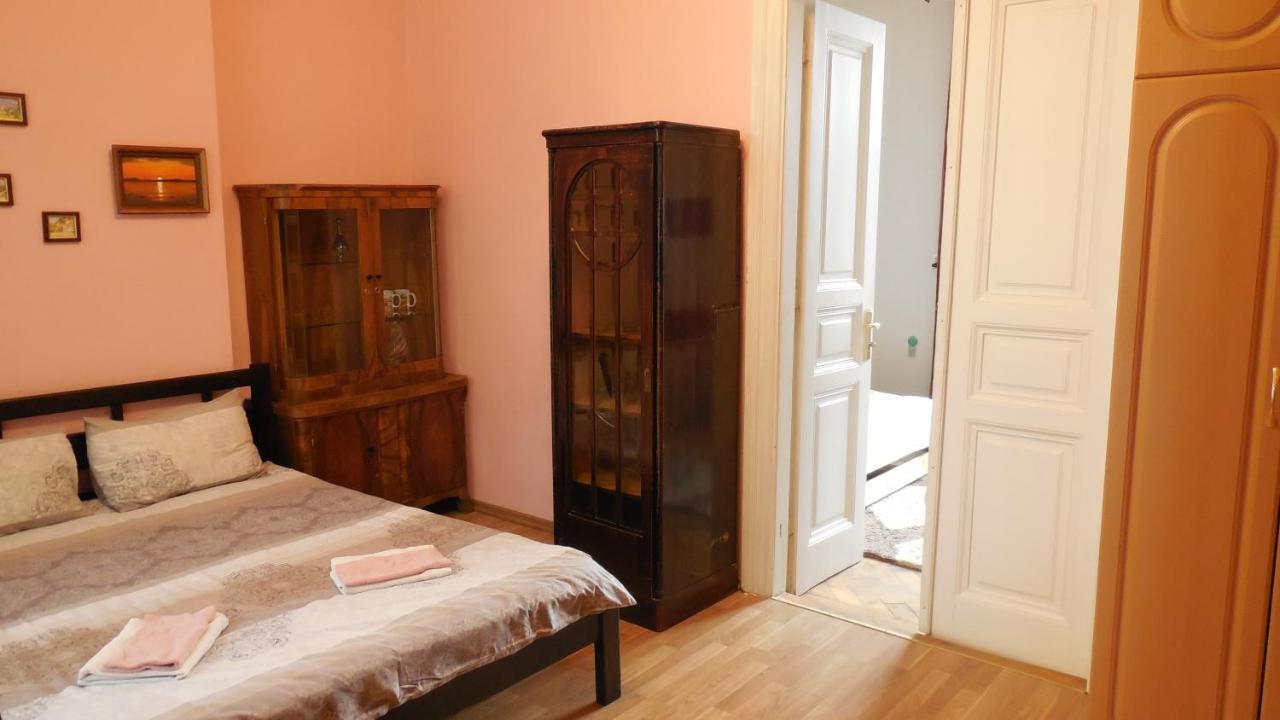 2 Room Apartment Near Opera House Lviv Ngoại thất bức ảnh