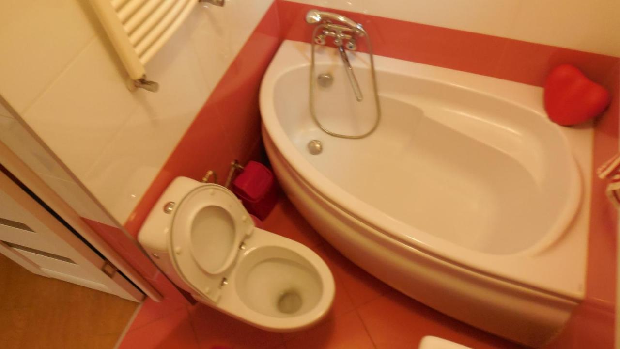 2 Room Apartment Near Opera House Lviv Ngoại thất bức ảnh