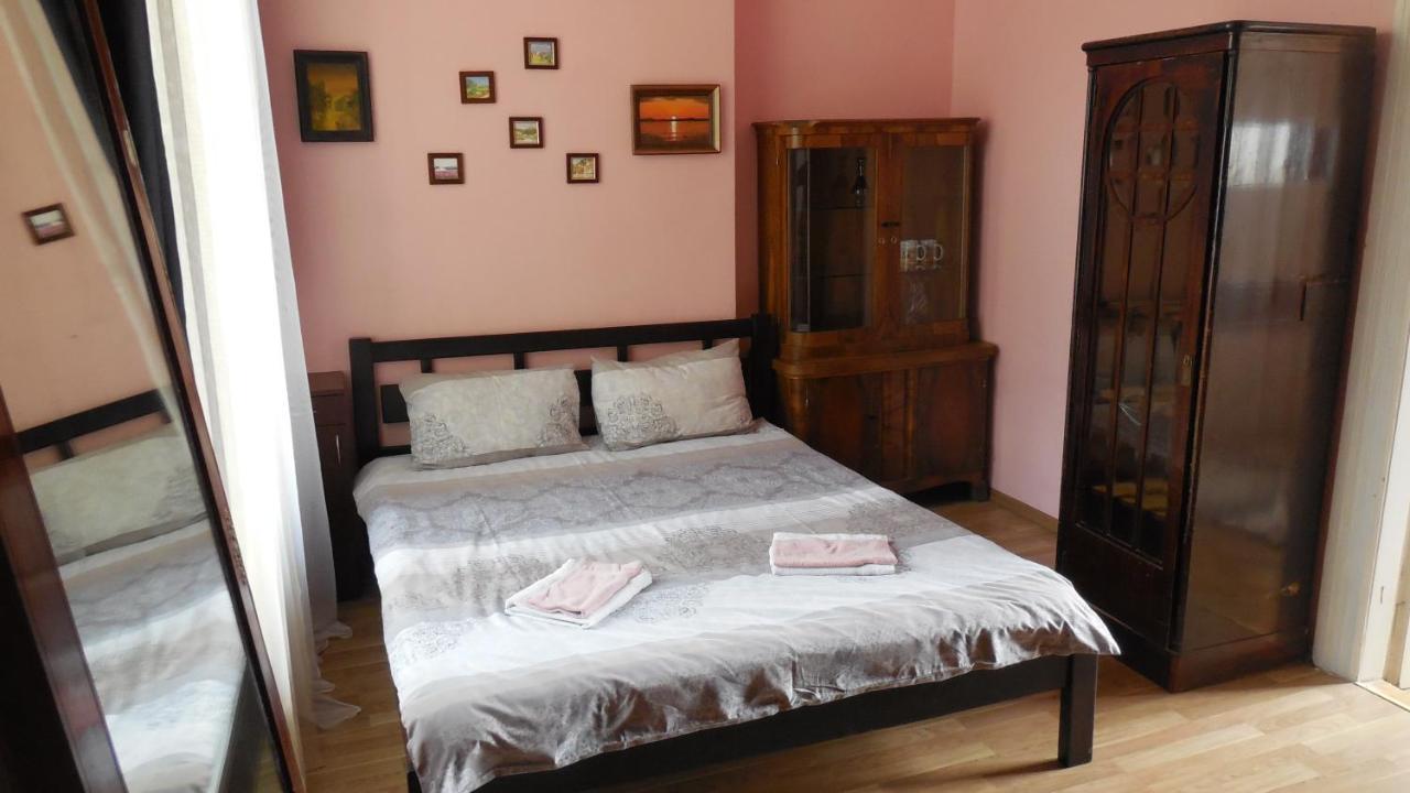 2 Room Apartment Near Opera House Lviv Ngoại thất bức ảnh