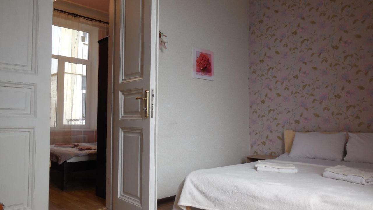 2 Room Apartment Near Opera House Lviv Ngoại thất bức ảnh