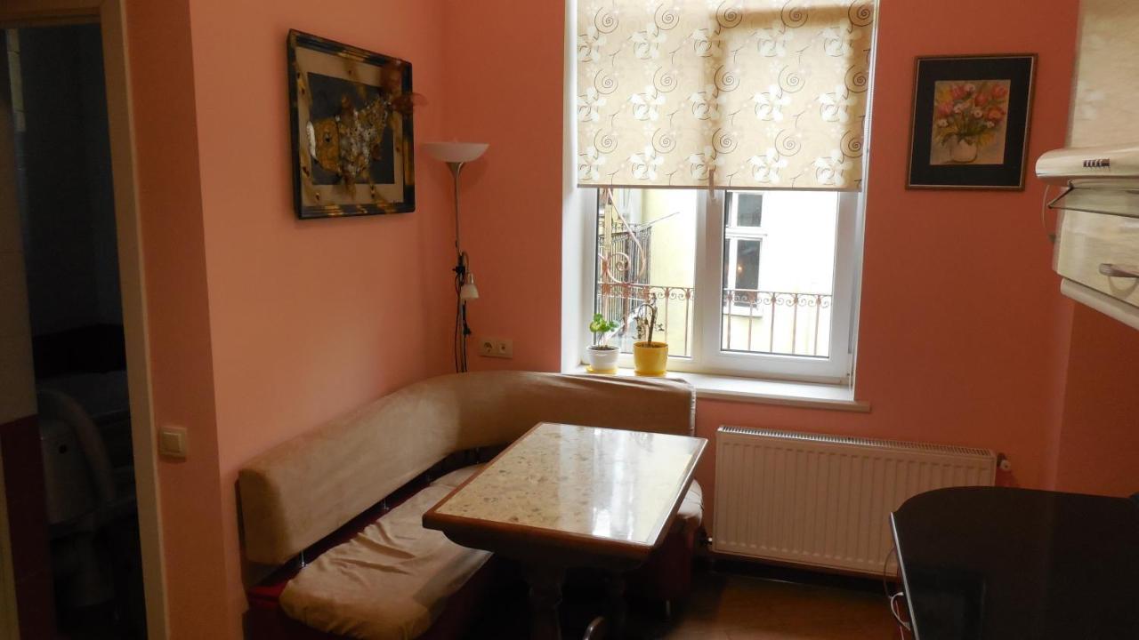 2 Room Apartment Near Opera House Lviv Ngoại thất bức ảnh