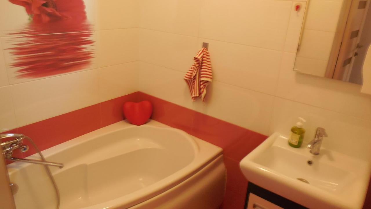 2 Room Apartment Near Opera House Lviv Ngoại thất bức ảnh
